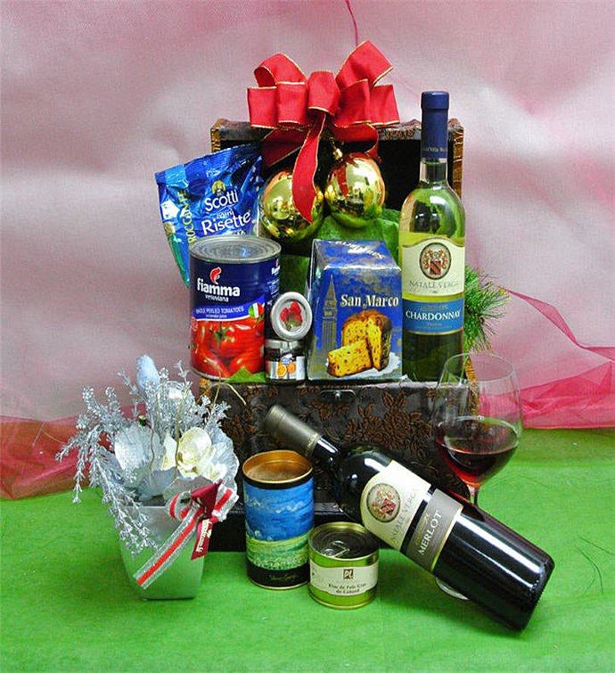 Deluxe Holiday Cheer Gift Basket