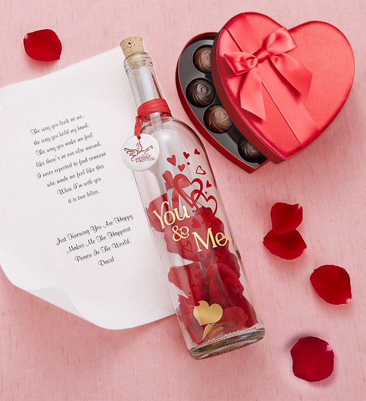 Send Personalized Valentines Day Table Top Gift Online, Rs.1100 | FlowerAura