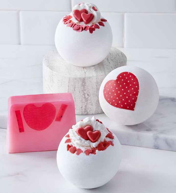 cupid bath bomb