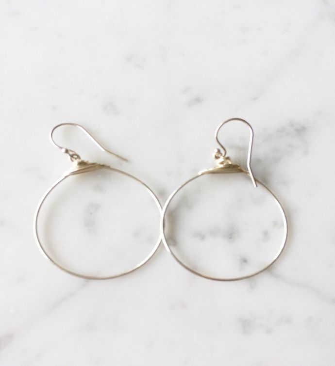 The Small Featherweight Hoop Earrings