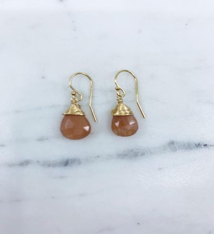 Jill Short Drop Earring In Peach Moonstone   Gold