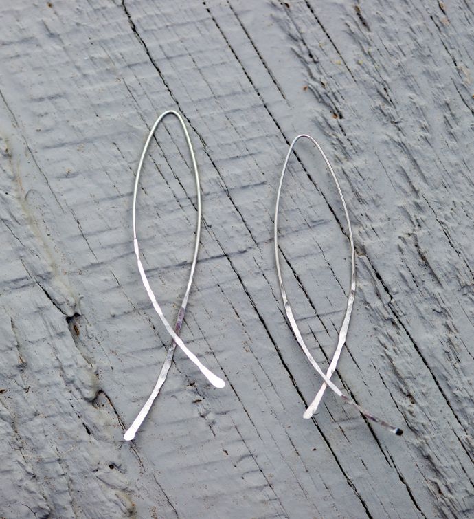 The Fishtail Hammered Wire Earring