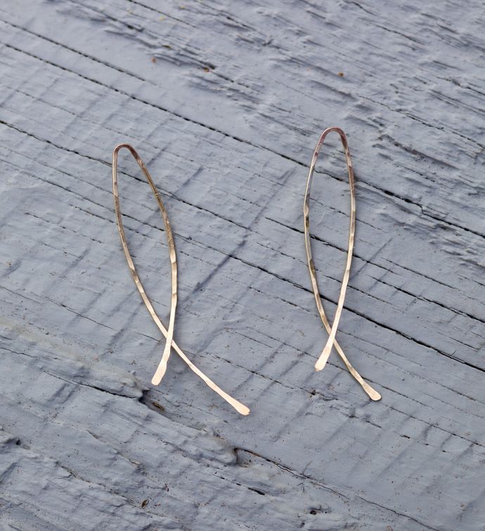 The Fishtail Hammered Wire Earring