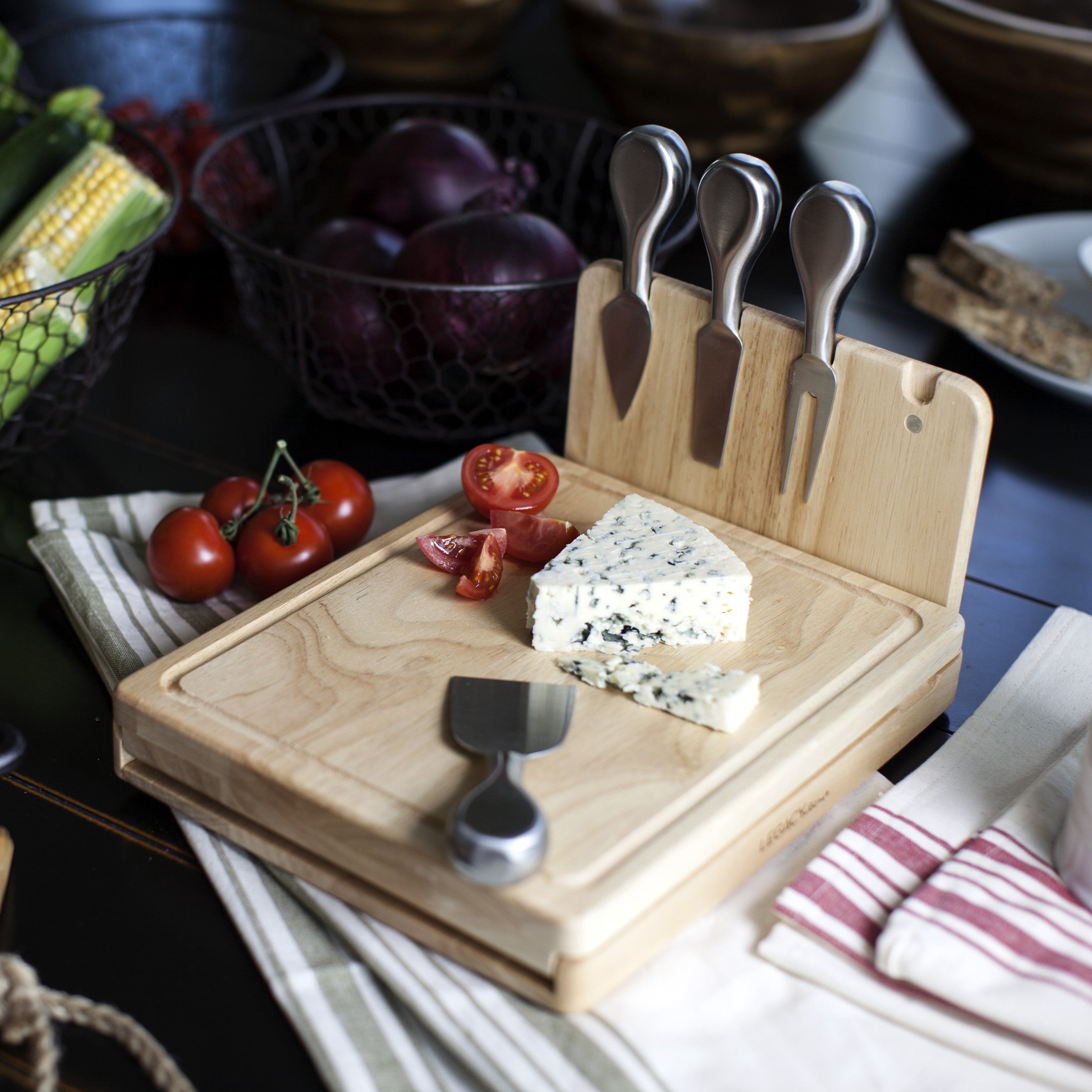 Picnic Time Asiago Cheese Cutting Board and Tools - Thumbnail 4