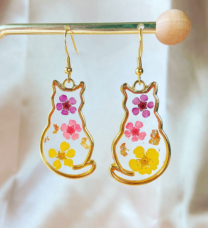 Cat Frame Dried Flower Earrings