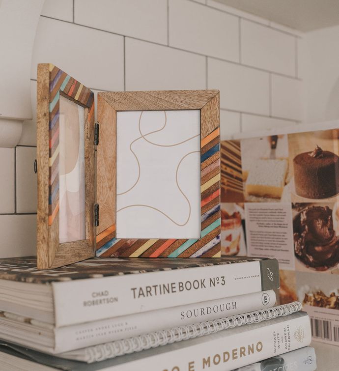 Banka Mundi Hinged Frame - Multicolor 4" X 6"