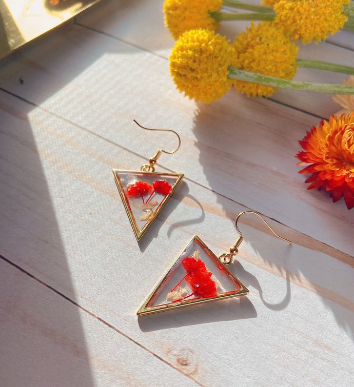 Dried And Pressed In Triangle Frame Flower Earrings