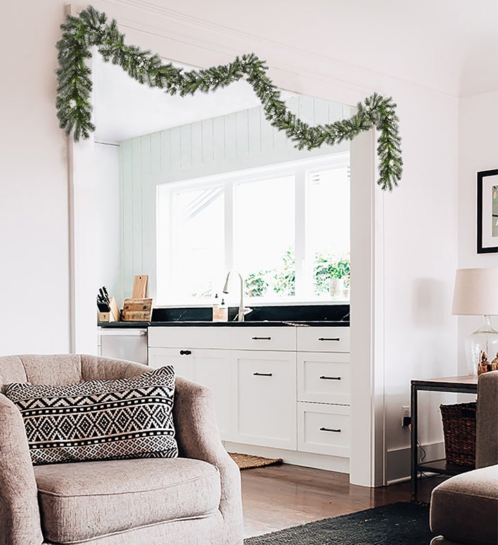 6' Snow Dusted Nulato Pine Garland With Silver Ornaments