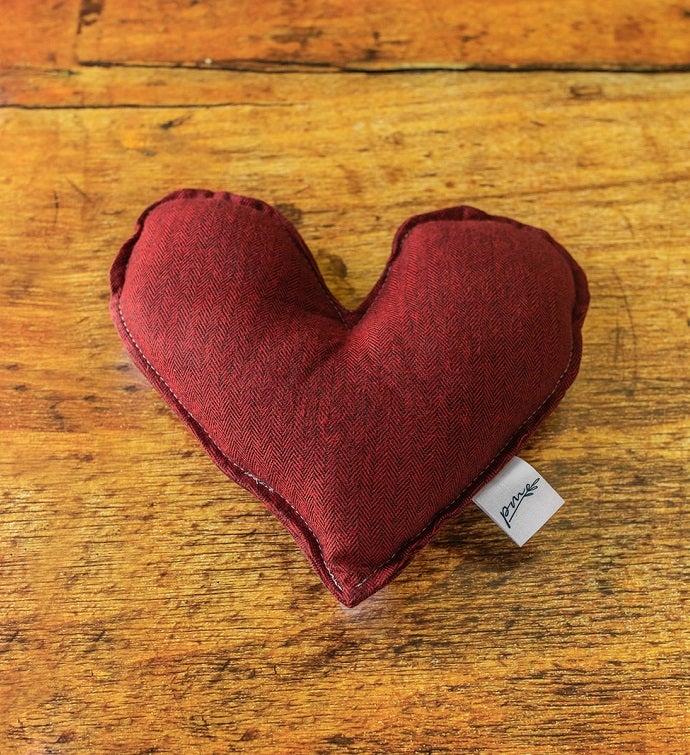 Weighted heart outlet pillow