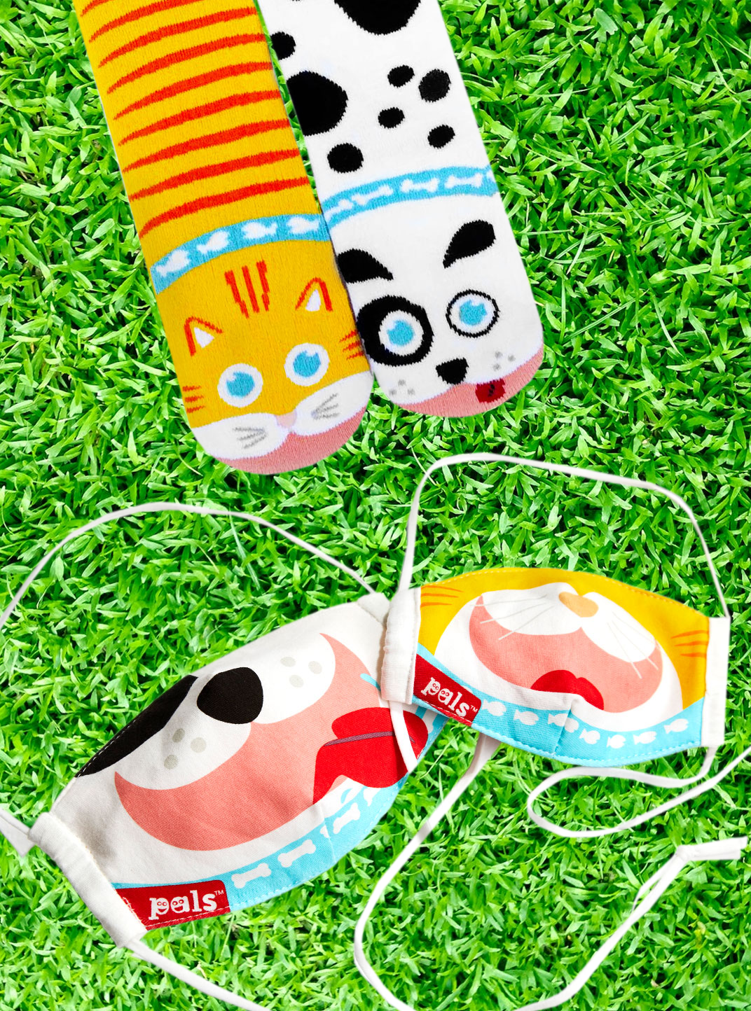 Cat & Dog Pals Socks And Face Mask Bundle