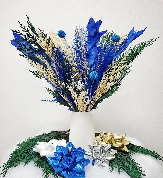 Dried Blue and white floral arrangement  Blue flower arrangements, White  floral arrangements, Dried flower bouquet
