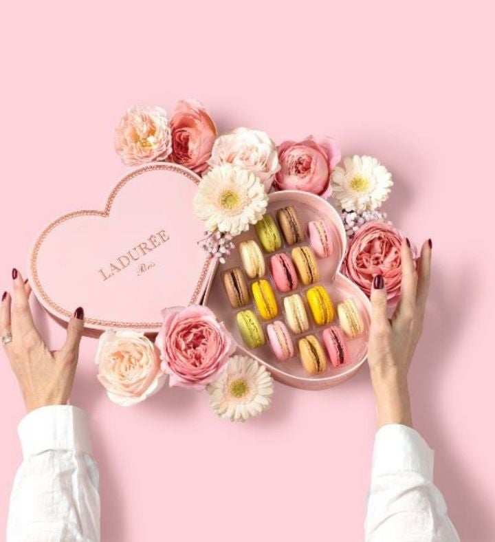 15 Macarons Heart Gift Box