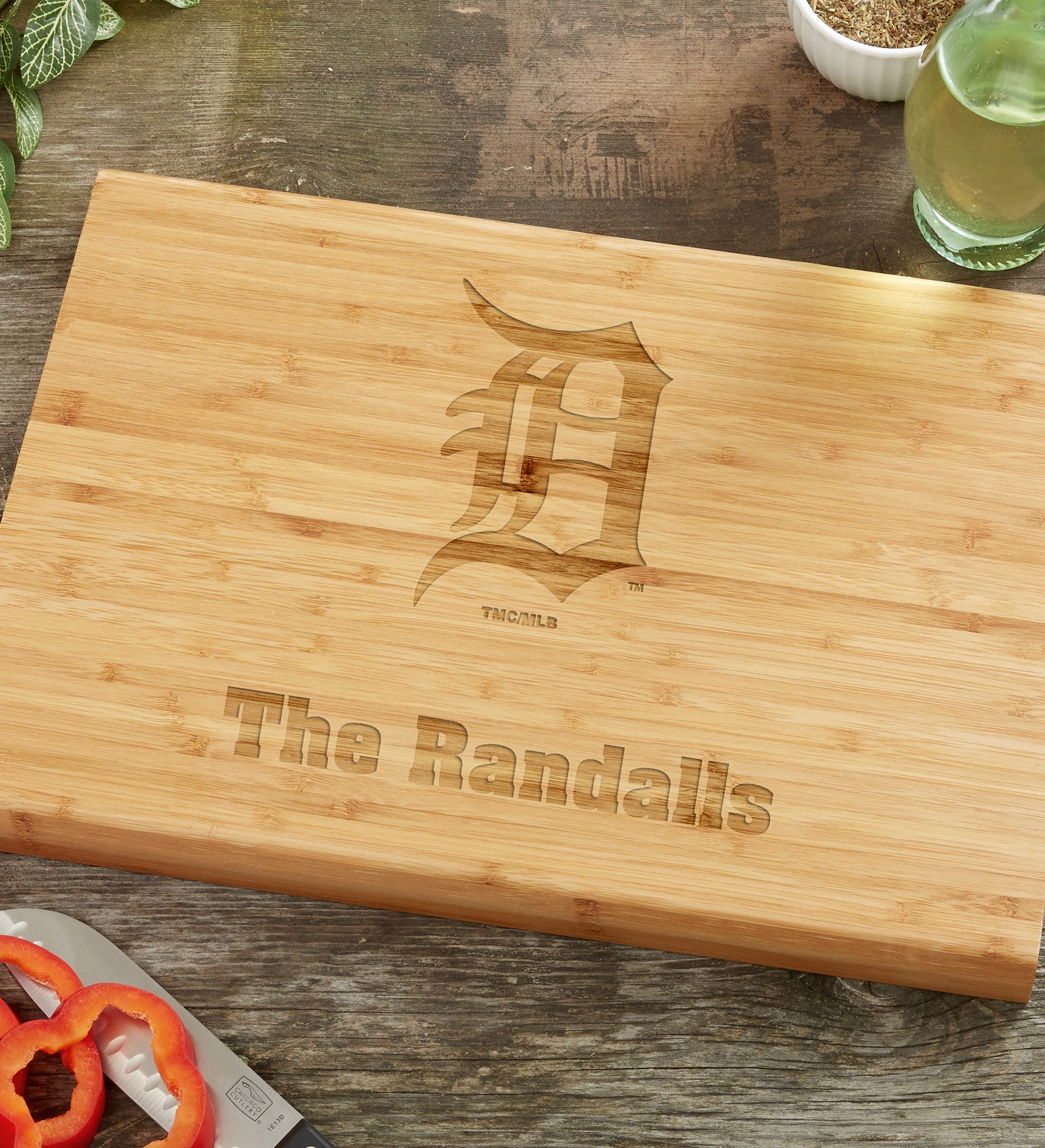 MLB Detroit Tigers Personalized Bamboo Cutting Board
