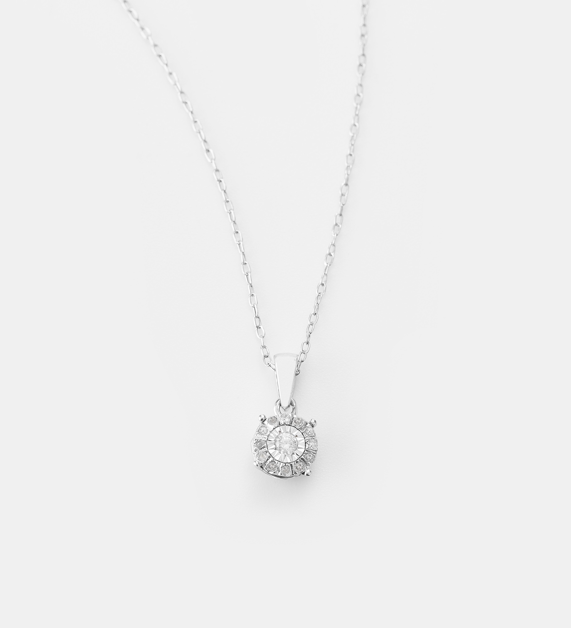  Sterling Silver Diamond Round Necklace